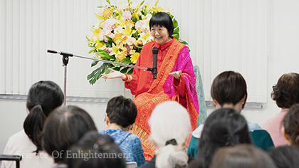 ヨグマタ相川圭⼦のもとで瞑想を始めませんか？